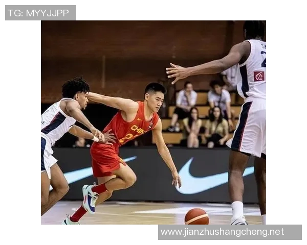 杨瀚森精彩三分干拔打板命中展现出色投篮技巧引发全场欢呼 杨瀚森精彩三分干拔打板命中展现出色投篮技巧引发全场欢呼