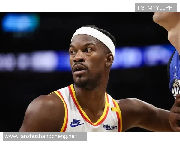 一步过!巴特勒过掉东契奇上篮得手 一步过!巴特勒过掉东契奇上篮得手