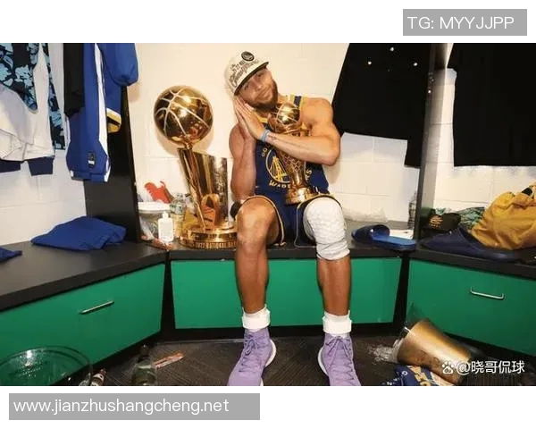 前勇士总经理库里从未抱怨当年童工合同 他能一辈子都取得成功绝非偶然 前勇士总经理库里从未抱怨当年童工合同 他能一辈子都取得成功绝非偶然